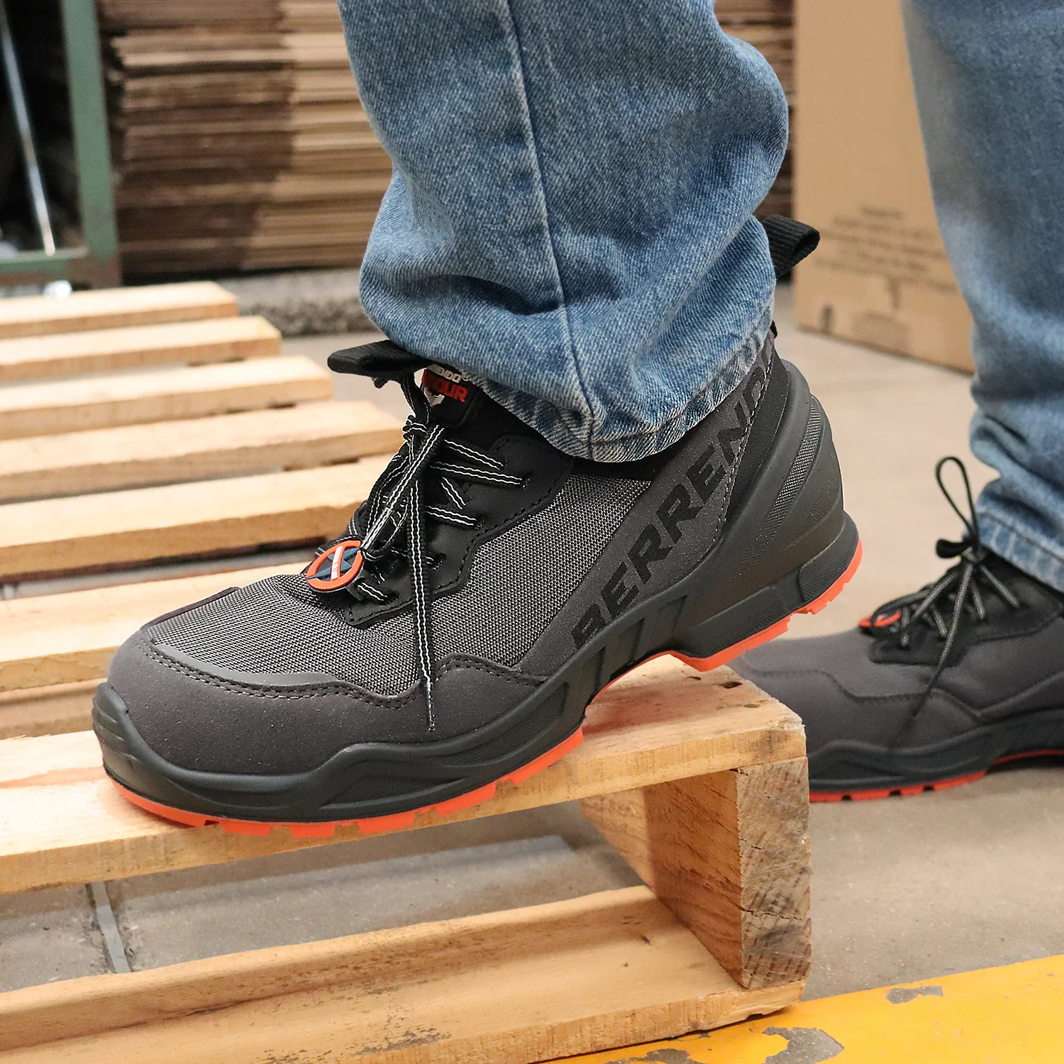 TENIS DE SEGURIDAD DIELÉCTRICO ARMOUR® PARA HOMBRE 5001 - Image 11